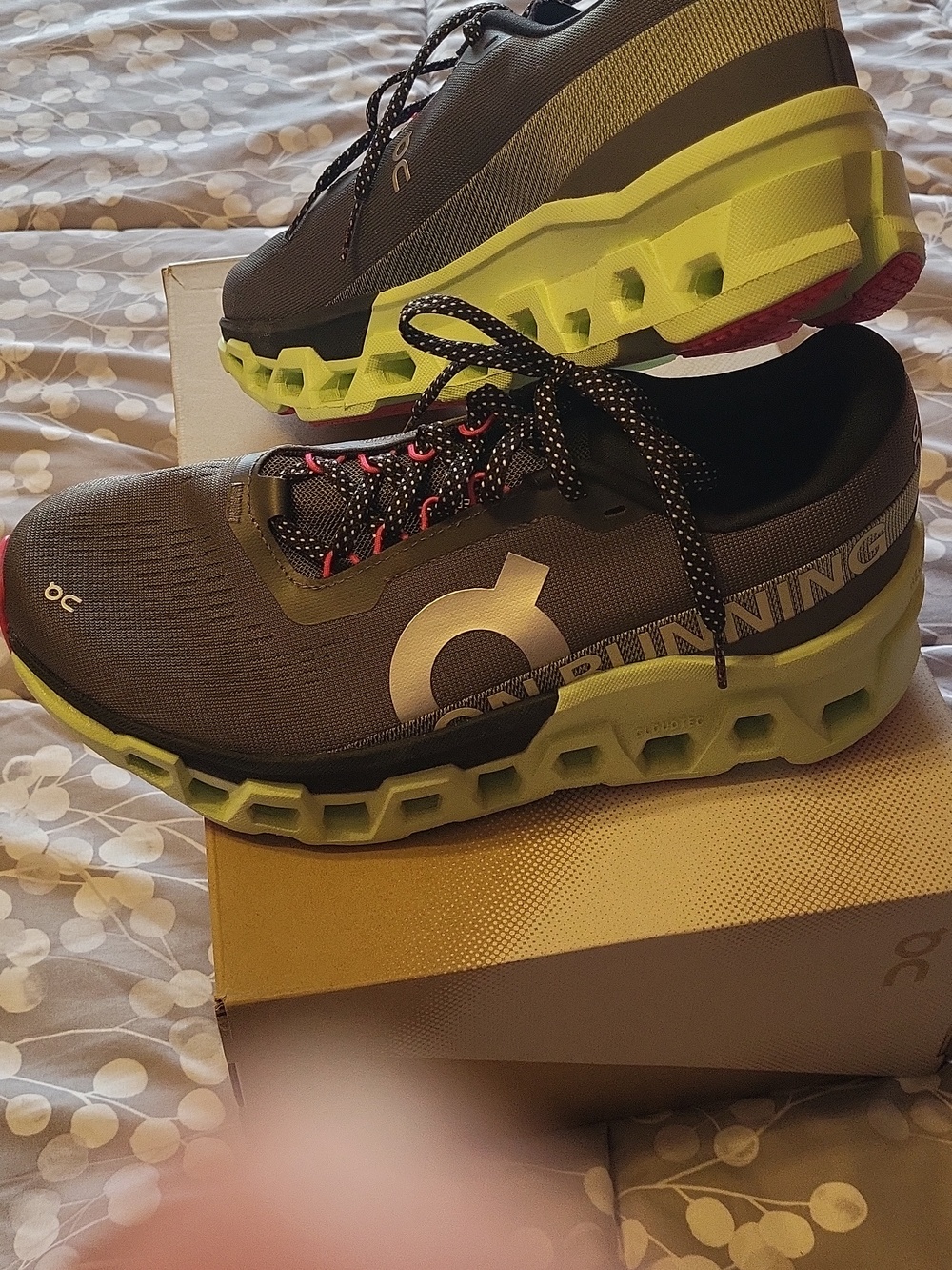 Size 9.5 Cloudmonster 2 Women'sAthletic Shoes in Black and Lime with Pink - Picture 5 of 7